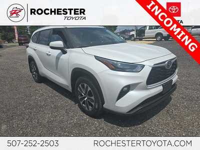 2022 Toyota Highlander, $43800. Photo 1