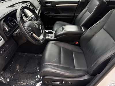 2017 Toyota Highlander, $22000. Photo 5