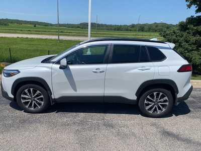 2023 Toyota Corolla Cross, $33000. Photo 4