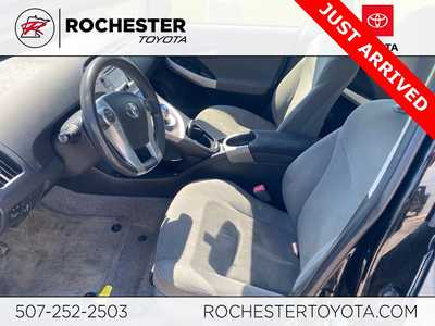 2013 Toyota Prius, $14000. Photo 9