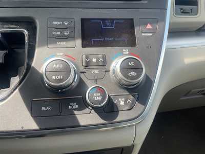 2017 Toyota Sienna, $20000. Photo 6