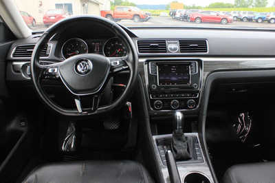 2016 Volkswagen Passat, $12499. Photo 10