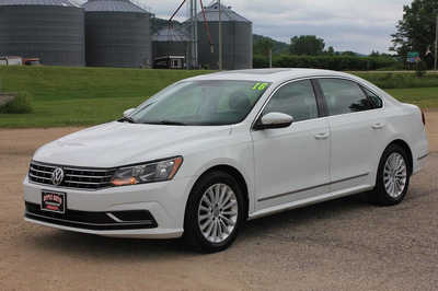 2016 Volkswagen Passat, $12499. Photo 2