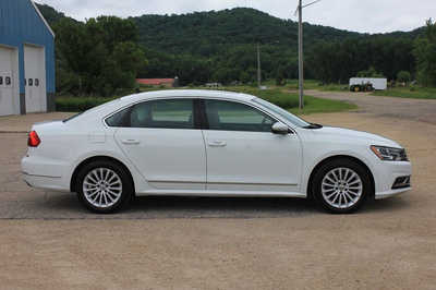 2016 Volkswagen Passat, $12499. Photo 5