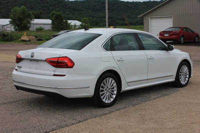 2016 Volkswagen Passat, $12499. Photo 6