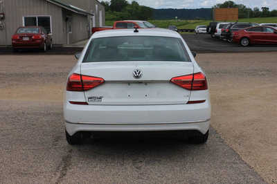 2016 Volkswagen Passat, $12499. Photo 7