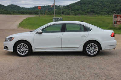 2016 Volkswagen Passat, $12499. Photo 9
