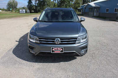 2019 Volkswagen Tiguan, $12999. Photo 3