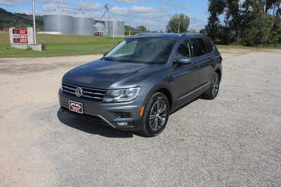2019 Volkswagen Tiguan, $12999. Photo 1