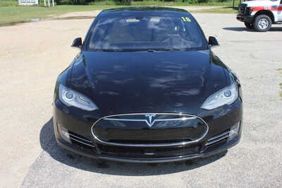 2016 Tesla Model S, $15999. Photo 3