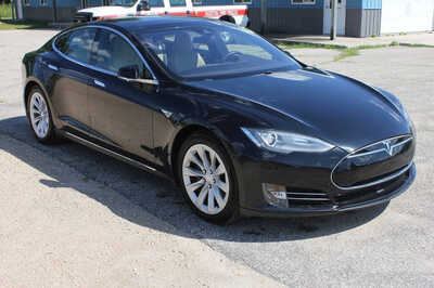 2016 Tesla Model S, $15999. Photo 4