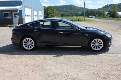 2016 Tesla Model S, $15999. Photo 5