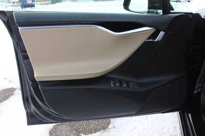 2016 Tesla Model S, $15999. Photo 9