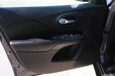 2019 Jeep Cherokee, $15999. Photo 10