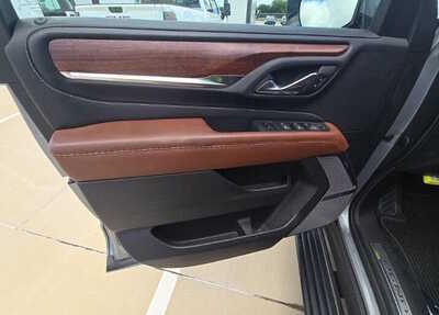 2023 GMC Yukon, $55999. Photo 5