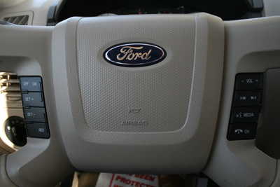 2009 Ford Escape, $12995. Photo 9