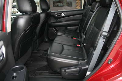 2015 Nissan Pathfinder, $13995. Photo 6