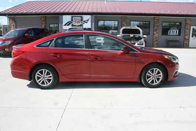 2015 Hyundai Sonata, $10995. Photo 2