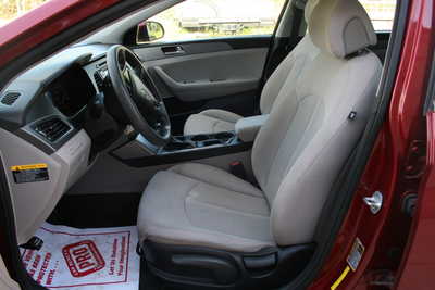 2015 Hyundai Sonata, $10995. Photo 5