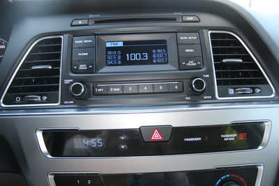 2015 Hyundai Sonata, $10995. Photo 8
