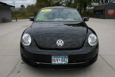 2013 Volkswagen Beetle, $12995. Photo 3