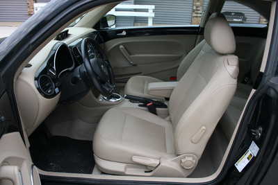 2013 Volkswagen Beetle, $12995. Photo 5