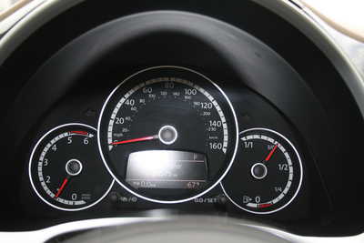 2013 Volkswagen Beetle, $12995. Photo 7