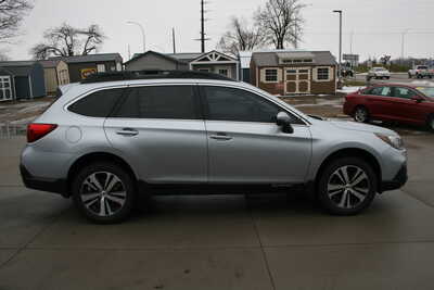 2018 Subaru Outback, $19995. Photo 2