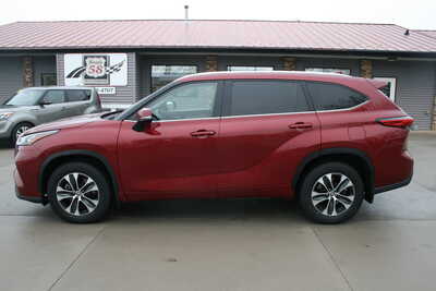 2020 Toyota Highlander, $29995. Photo 1