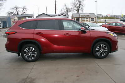 2020 Toyota Highlander, $29995. Photo 2