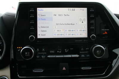 2020 Toyota Highlander, $29995. Photo 9