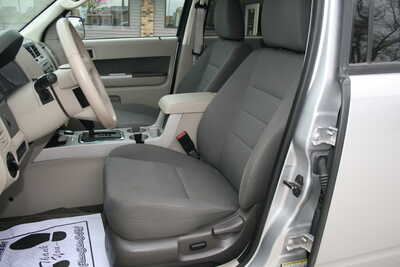 2009 Ford Escape, $9295. Photo 5