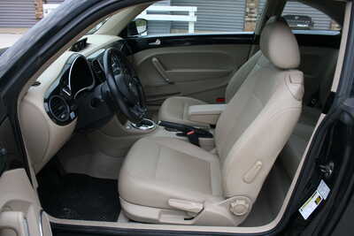 2013 Volkswagen Beetle, $12995. Photo 5