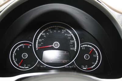 2013 Volkswagen Beetle, $12995. Photo 7