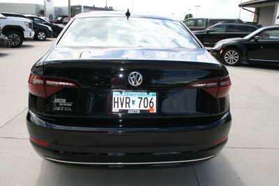 2020 Volkswagen Jetta, $13995. Photo 4