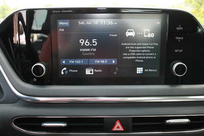 2020 Hyundai Sonata, $20495. Photo 8