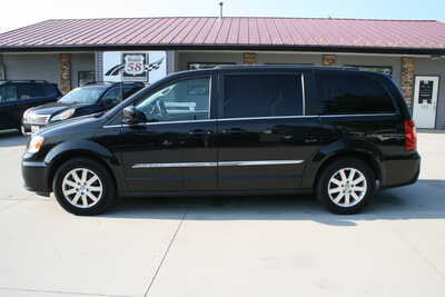 2015 Chrysler Town & Country, $10995. Photo 1