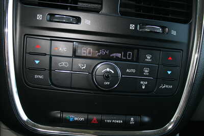 2015 Chrysler Town & Country, $10995. Photo 12