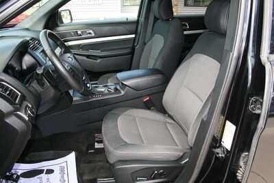 2017 Ford Explorer, $13295. Photo 5
