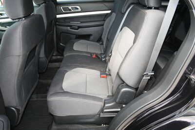 2017 Ford Explorer, $13295. Photo 6