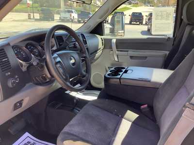 2014 Chevrolet 2500 Reg Cab, $16500. Photo 3