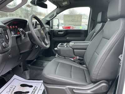 2025 Chevrolet 2500 Crew Cab, $48987. Photo 4