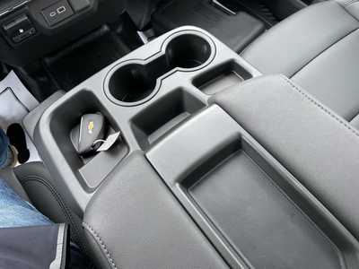 2025 Chevrolet 2500 Crew Cab, $48987. Photo 9