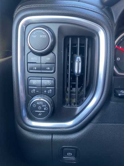 2022 Chevrolet 2500 Crew Cab, $50987. Photo 11