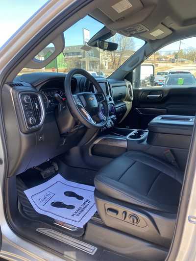 2022 Chevrolet 2500 Crew Cab, $50987. Photo 3