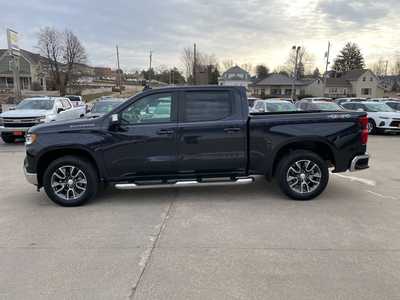 2022 Chevrolet 1500 Crew Cab, $35558. Photo 2