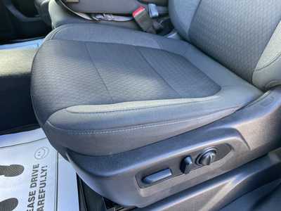 2022 Chevrolet 1500 Crew Cab, $34887. Photo 4