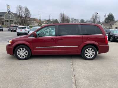 2015 Chrysler Town & Country, $7544. Photo 2