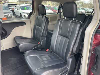 2015 Chrysler Town & Country, $7544. Photo 4
