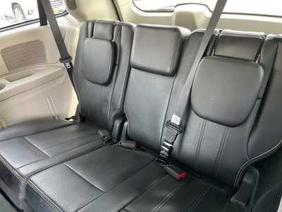 2015 Chrysler Town & Country, $7544. Photo 5